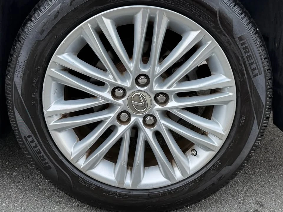 2013 Lexus ES 6th Gen - Image 10 of 20