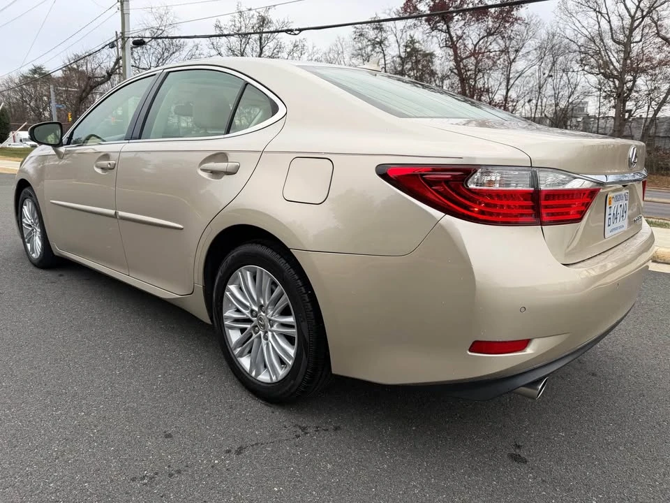 2013 Lexus ES 6th Gen - Image 3 of 20