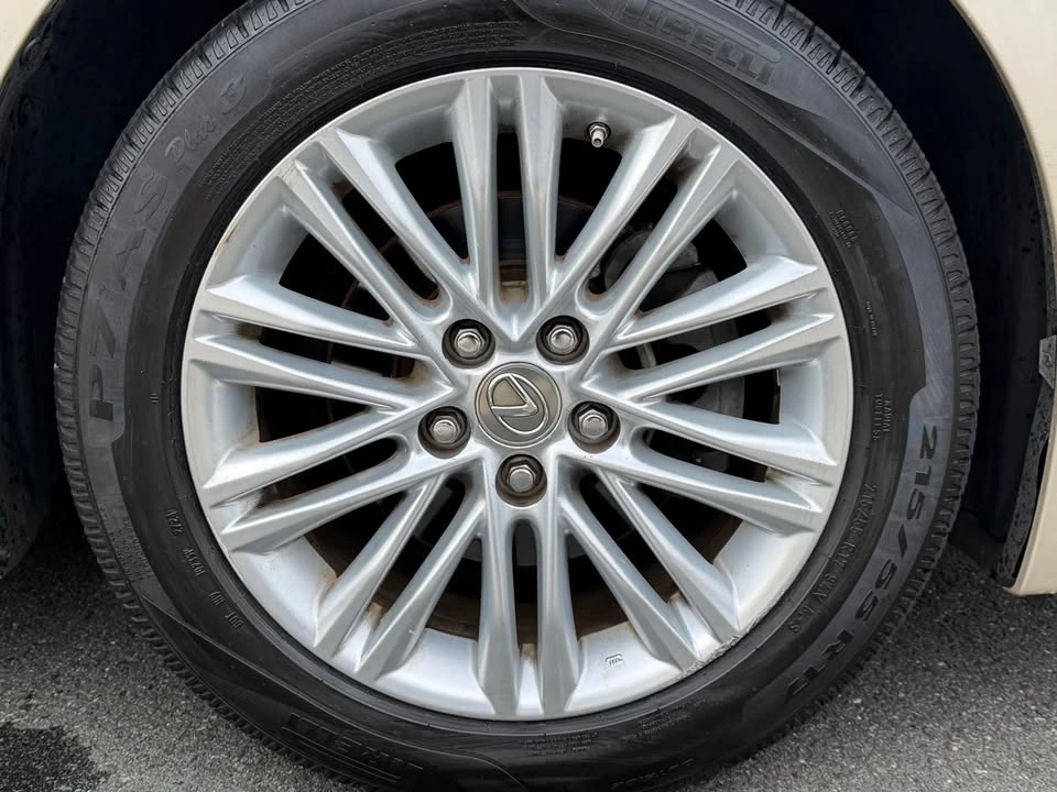 2013 Lexus ES 6th Gen - Image 8 of 20