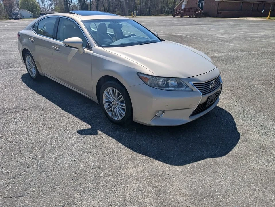 2013 Lexus ES 6th Gen - Image 4 of 15