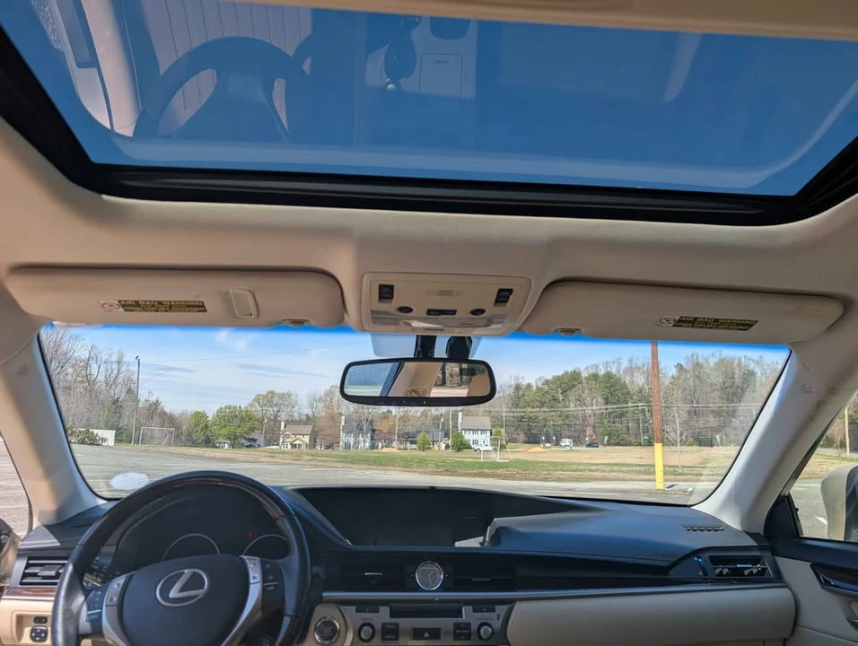 2013 Lexus ES 6th Gen - Image 12 of 15