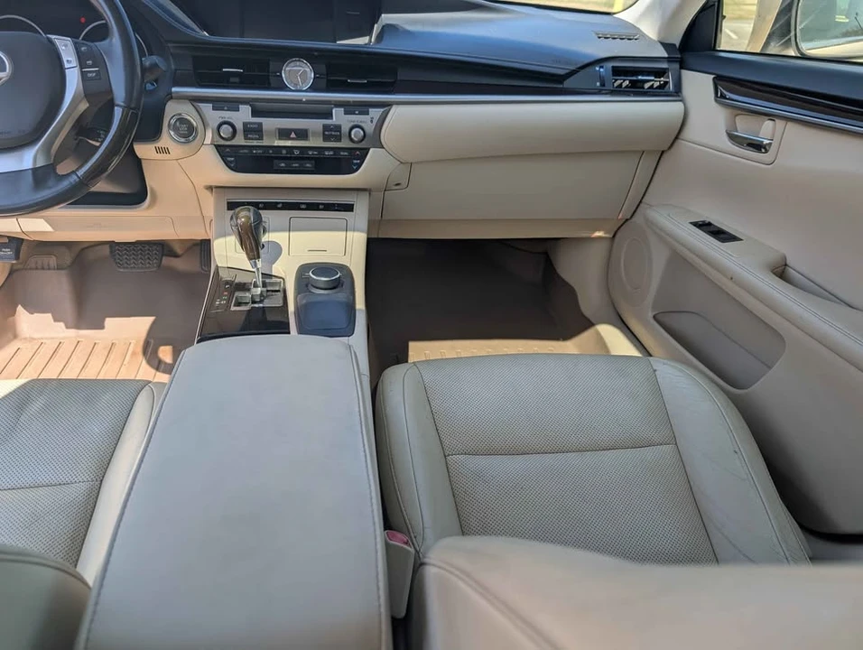 2013 Lexus ES 6th Gen - Image 14 of 15