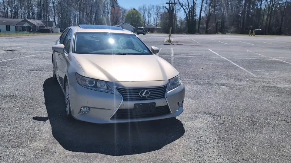 2013 Lexus ES 6th Gen - Image 15 of 15