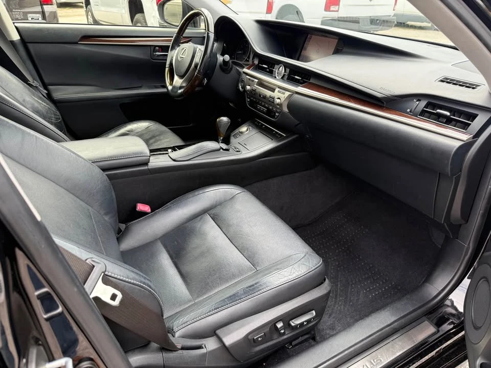 2013 Lexus ES 6th Gen - Image 11 of 18