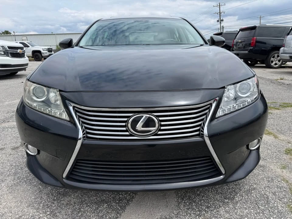 2013 Lexus ES 6th Gen - Image 2 of 18