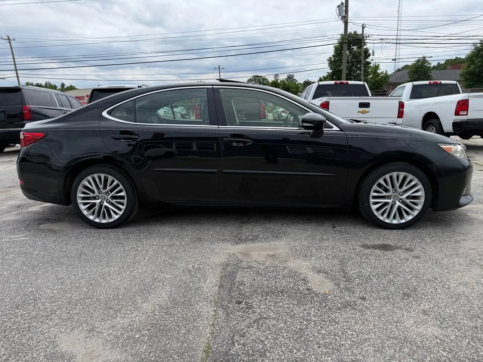 2013 Lexus ES 6th Gen - Image 4 of 18