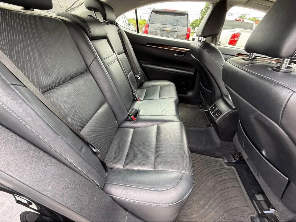 2013 Lexus ES 6th Gen - Image 13 of 18