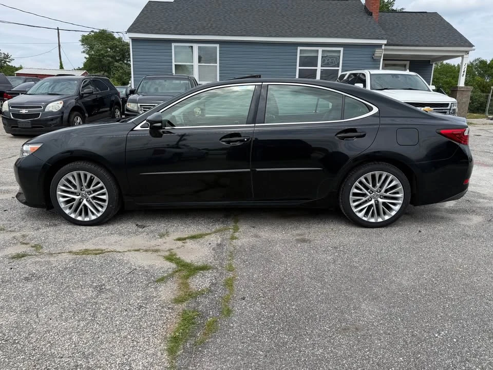 2013 Lexus ES 6th Gen - Image 8 of 18