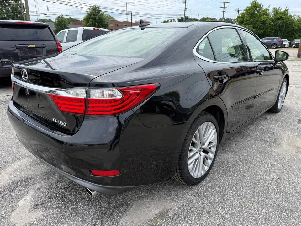 2013 Lexus ES 6th Gen - Image 5 of 18