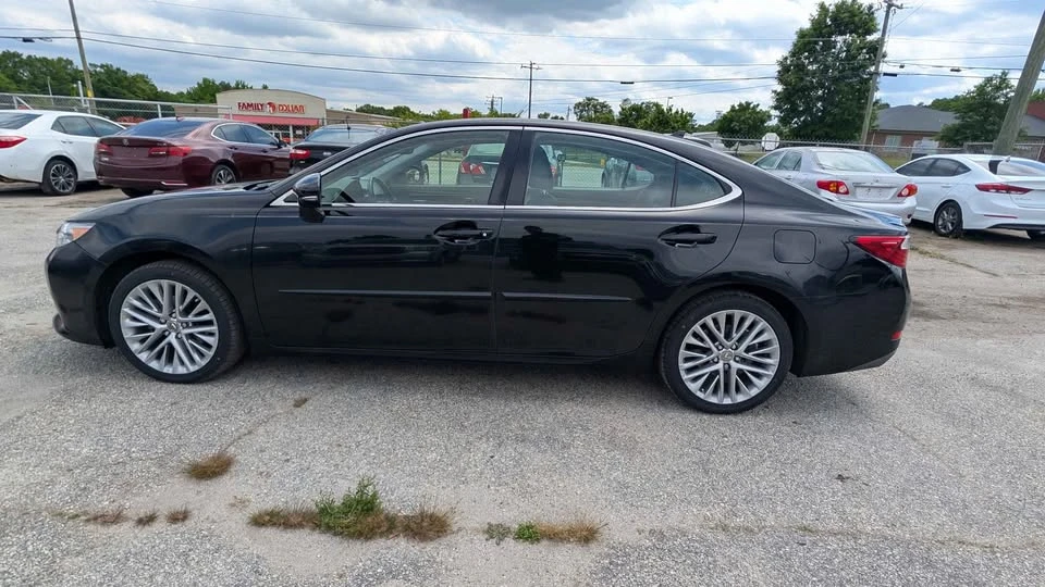 2013 Lexus ES 6th Gen - Image 7 of 13