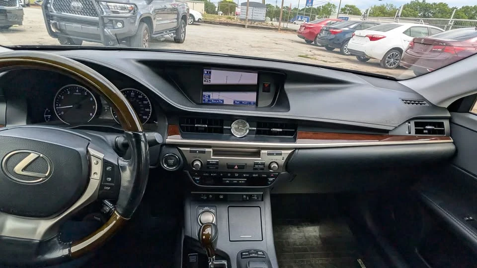 2013 Lexus ES 6th Gen - Image 13 of 13