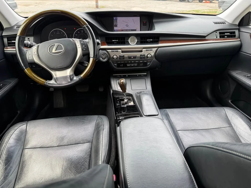2013 Lexus ES 6th Gen - Image 9 of 18