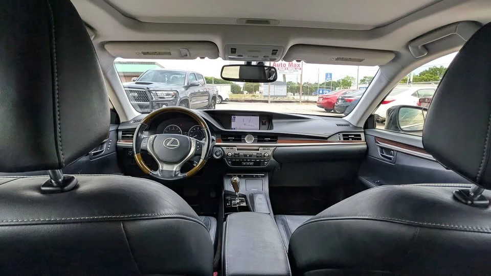 2013 Lexus ES 6th Gen - Image 12 of 13