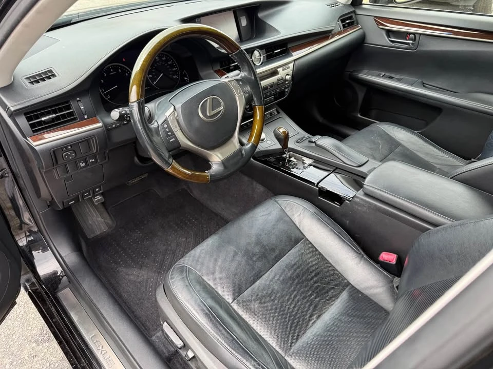 2013 Lexus ES 6th Gen - Image 10 of 18