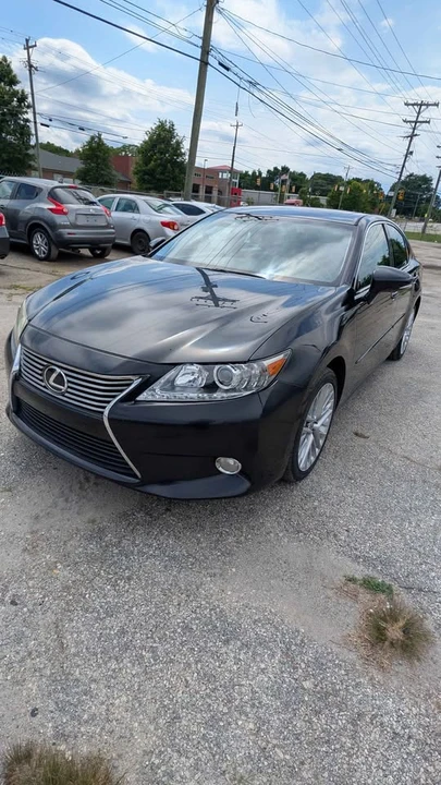 2013 Lexus ES 6th Gen - Image 8 of 13
