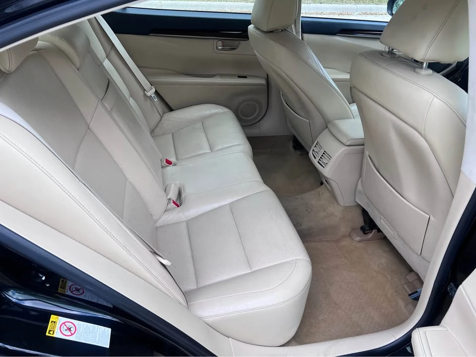 2013 Lexus ES 6th Gen - Image 9 of 18