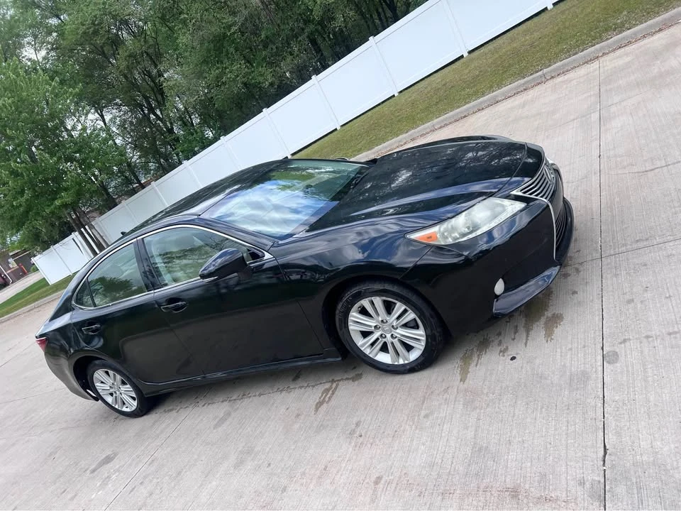 2013 Lexus ES 6th Gen - Image 2 of 18