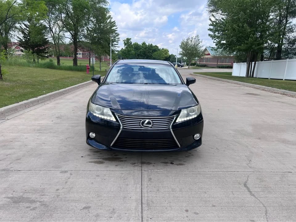 2013 Lexus ES 6th Gen - Image 4 of 18