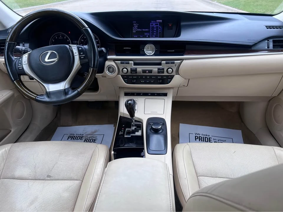 2013 Lexus ES 6th Gen - Image 8 of 18