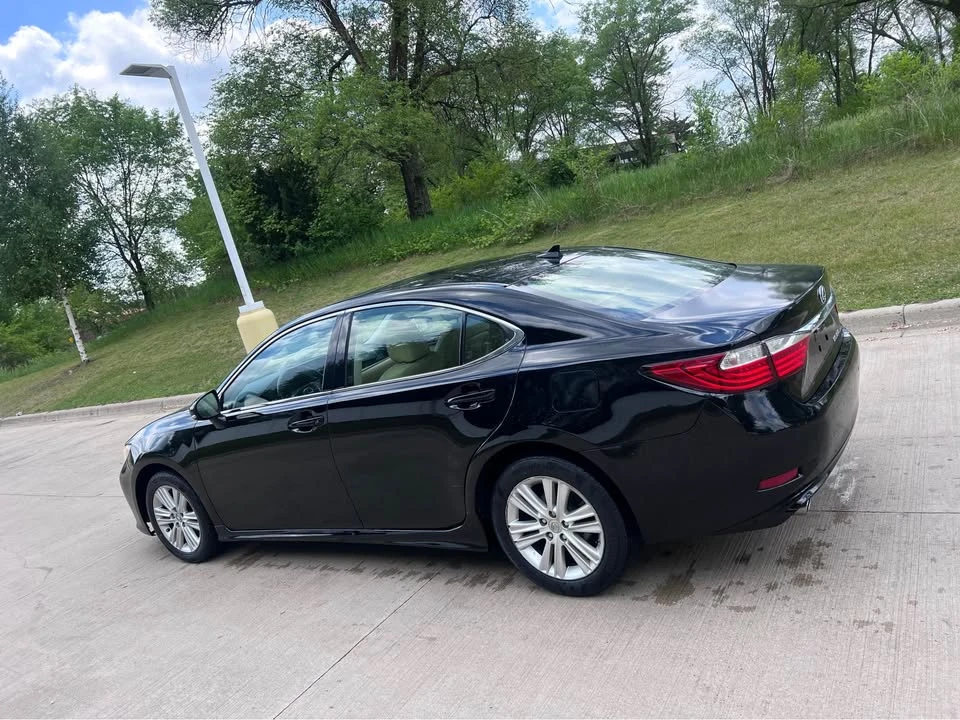 2013 Lexus ES 6th Gen - Image 12 of 18