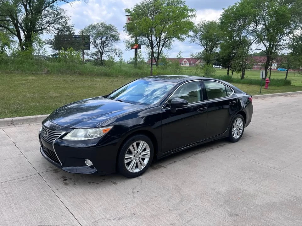 2013 Lexus ES 6th Gen - Image 16 of 18