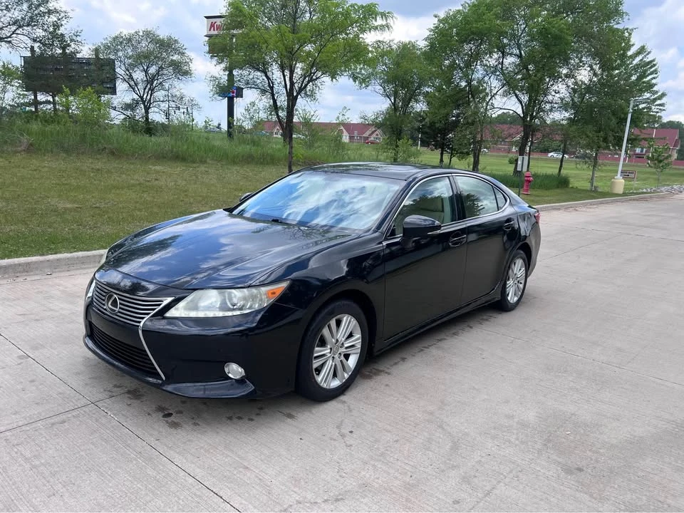 2013 Lexus ES 6th Gen - Image 14 of 18