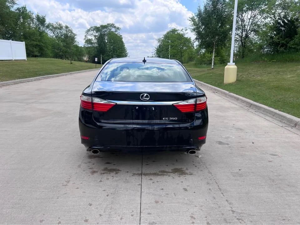 2013 Lexus ES 6th Gen - Image 11 of 18