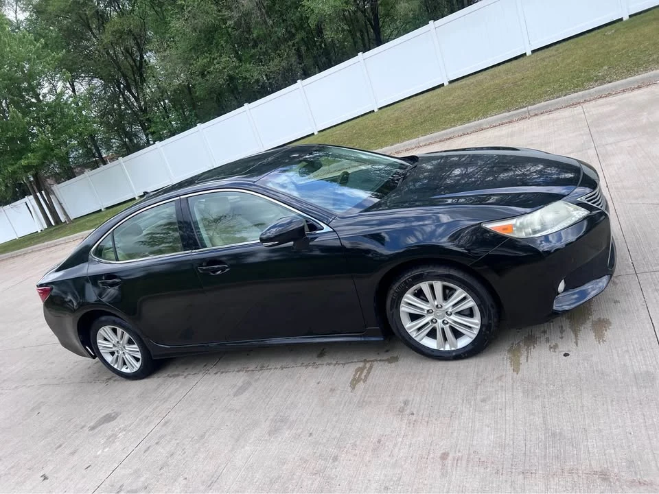 2013 Lexus ES 6th Gen - Image 3 of 18