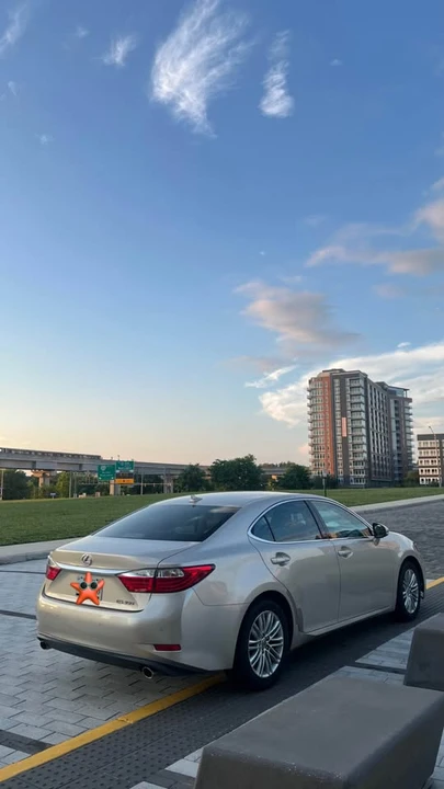 2013 Lexus ES 6th Gen - Image 3 of 10