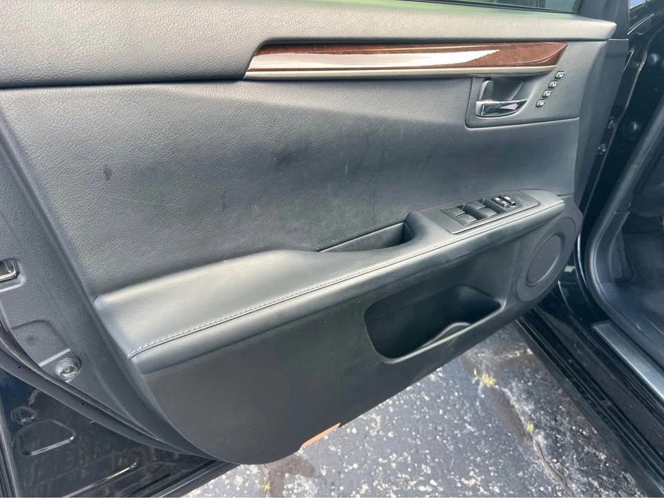 2013 Lexus ES 6th Gen - Image 15 of 20