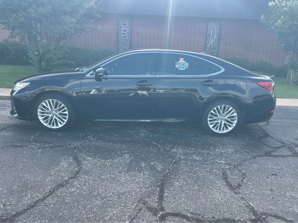 2013 Lexus ES 6th Gen - Image 5 of 20