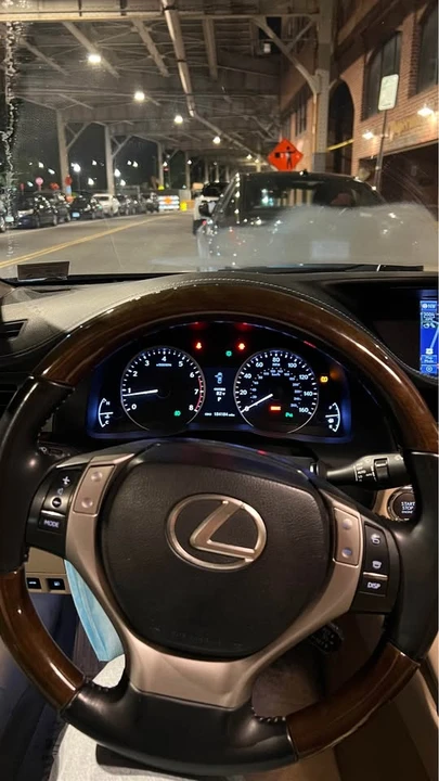 2013 Lexus ES 6th Gen - Image 10 of 10