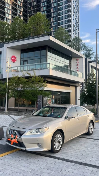 2013 Lexus ES 6th Gen - Image 4 of 10