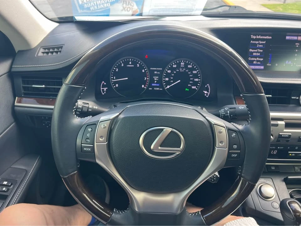 2013 Lexus ES 6th Gen - Image 11 of 20