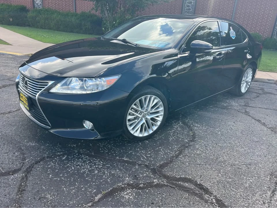 2013 Lexus ES 6th Gen - Image 3 of 20