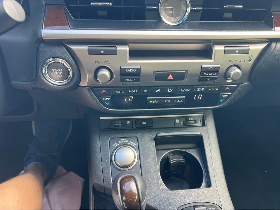 2013 Lexus ES 6th Gen - Image 14 of 20