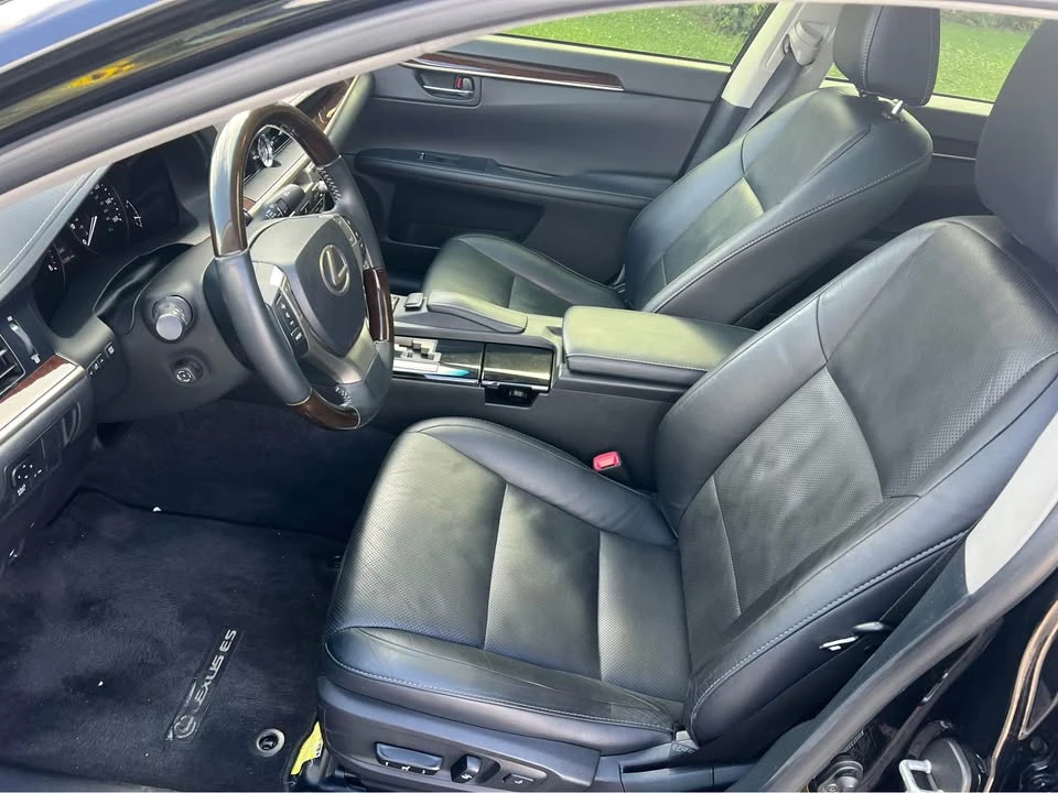 2013 Lexus ES 6th Gen - Image 17 of 20