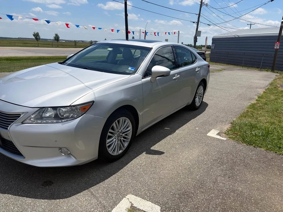 2013 Lexus ES 6th Gen - Image 2 of 7