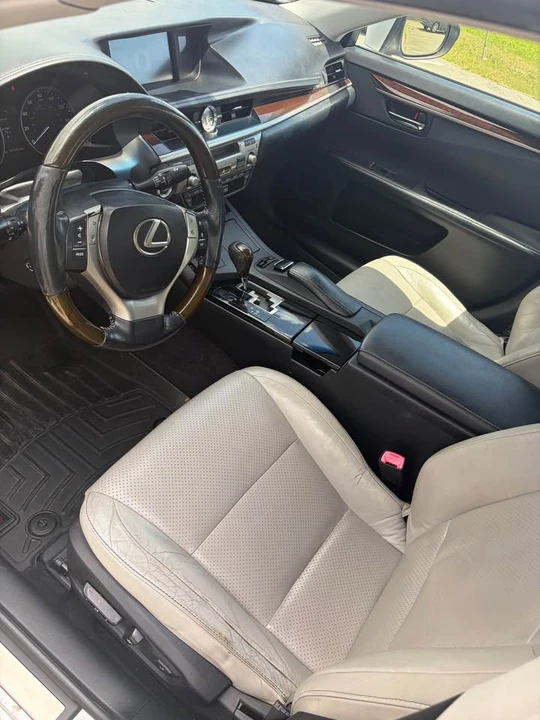 2013 Lexus ES 6th Gen - Image 6 of 7