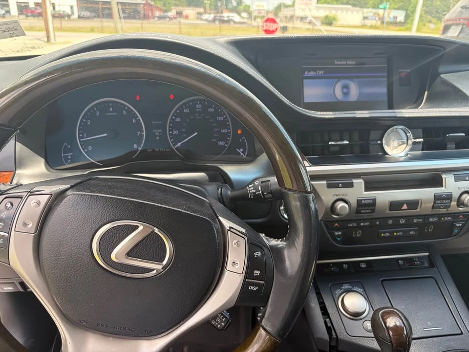 2013 Lexus ES 6th Gen - Image 5 of 7