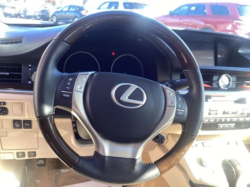 2013 Lexus ES 6th Gen - Image 15 of 20
