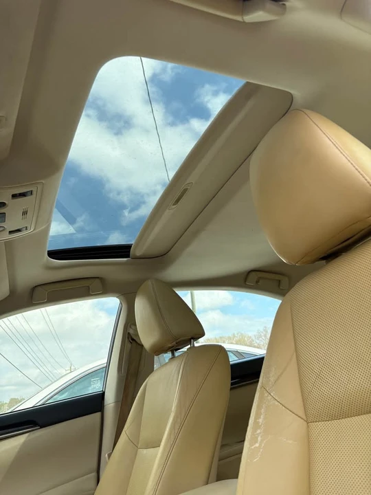 2013 Lexus ES 6th Gen - Image 4 of 9