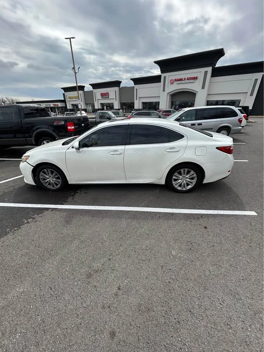 2013 Lexus ES - Image 2 of 6