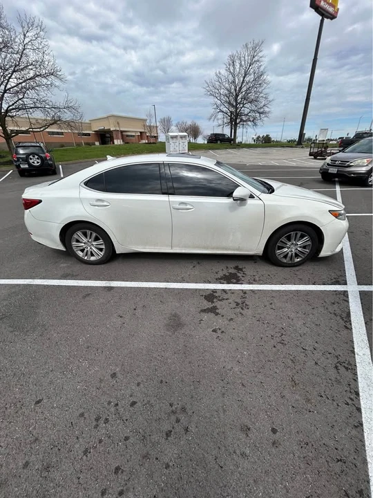 2013 Lexus ES - Image 3 of 6