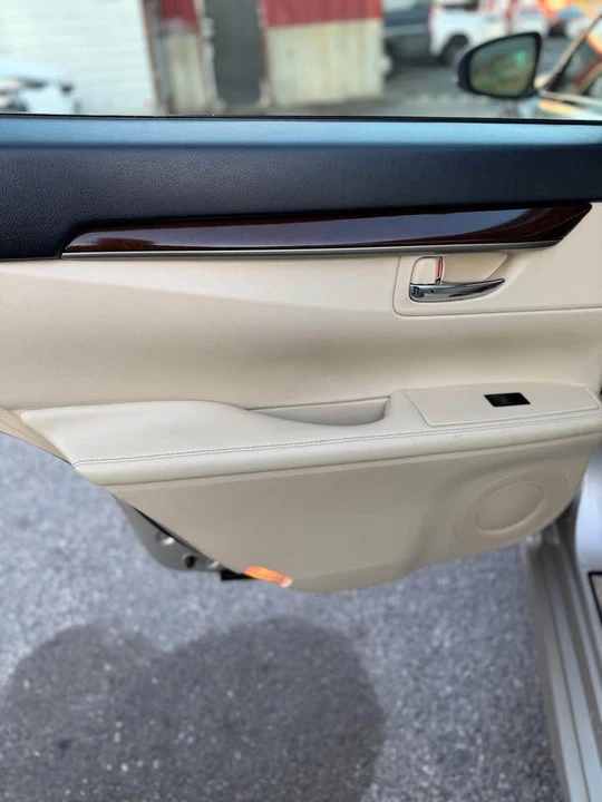 2013 Lexus ES 6th Gen - Image 10 of 18