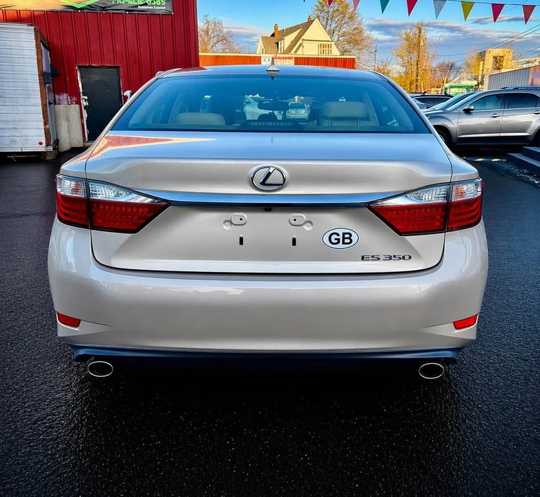 2013 Lexus ES 6th Gen - Image 7 of 18