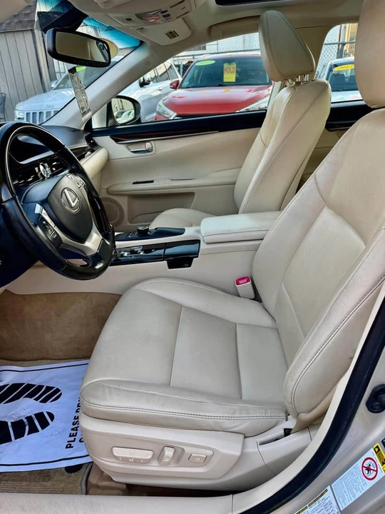 2013 Lexus ES 6th Gen - Image 12 of 18