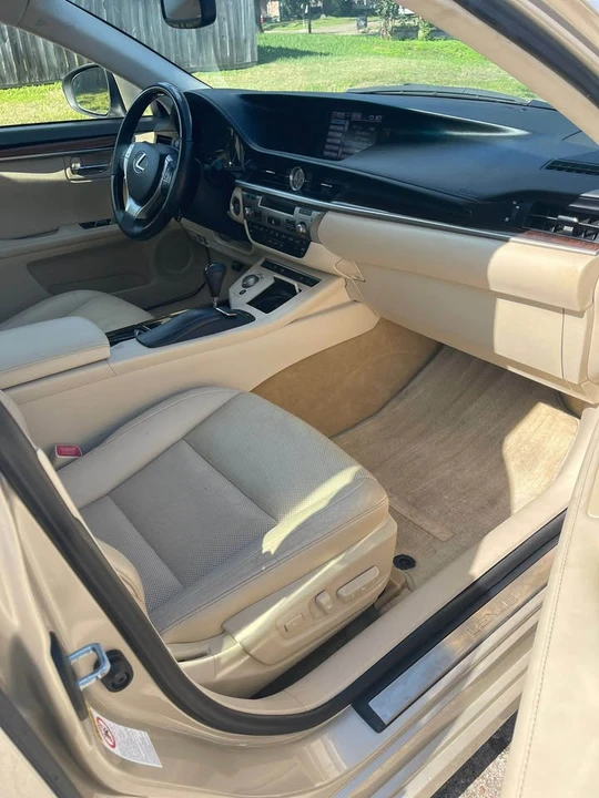 2013 Lexus ES 6th Gen - Image 13 of 17