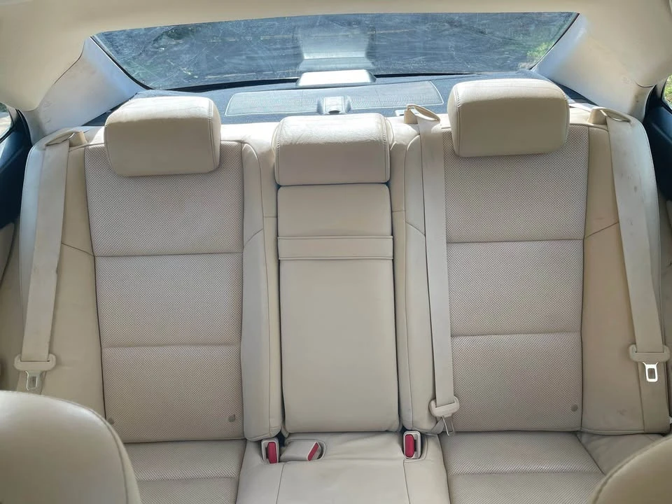 2013 Lexus ES 6th Gen - Image 11 of 17