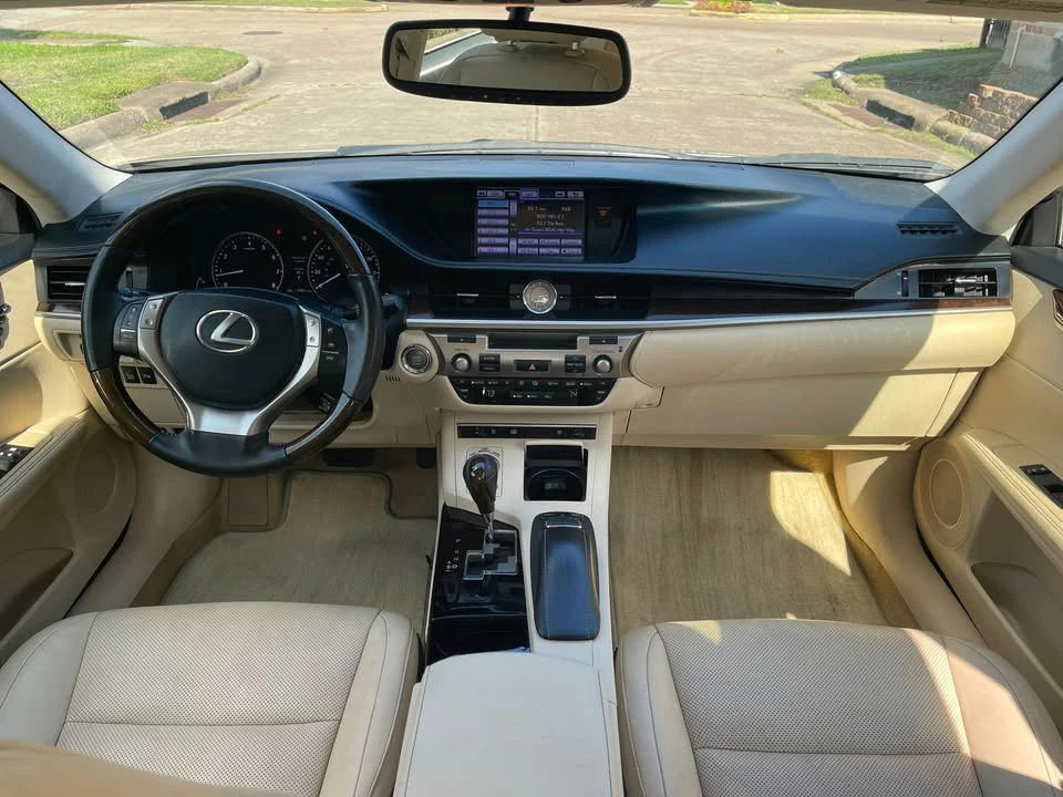 2013 Lexus ES 6th Gen - Image 10 of 17